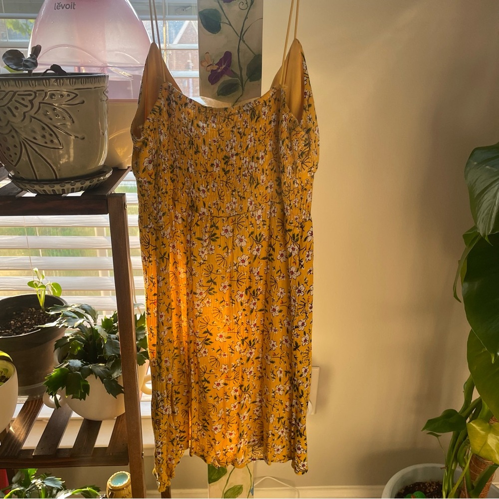 Women’s yellow floral summer dress